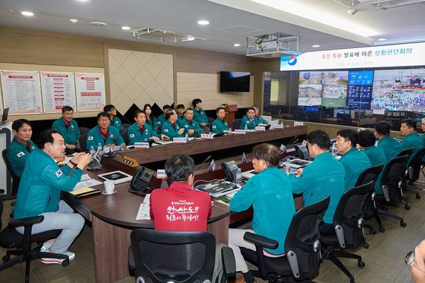 지난 8일 개막한 '제64회 통영한산대첩축제'가 지난 14일 막을 내렸다. 사진은 '제64회 통영한산대첩축제' 기간 시장 주재 긴급 상황판단 회의 모습. / 통영시