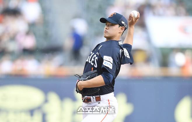 한화 선발투수 문동주가 서울 잠실구장에서 열린 2025 KBO리그 두산과 경기에서 역투하고 있다. 잠실 | 최승섭기자 thunder@sportsseoul.com