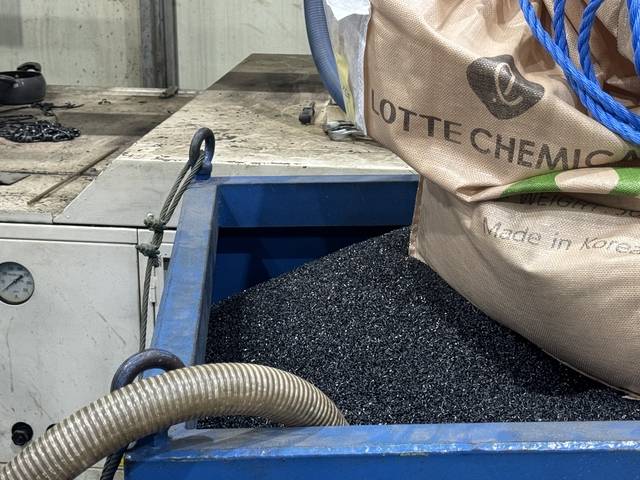 보빈 제작에 활용하는 폐플라스틱. 김나인 기자