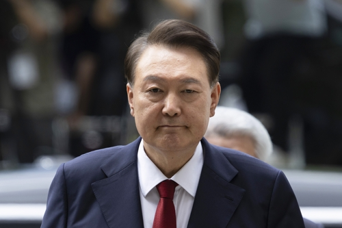 12·3 비상계엄과 관련해 특검의 수사를 받는 윤석열 전 대통령이  지난 7월 9일 서울 서초구 서울중앙지법에서 열린 영장실질심사에 출석하고 있다.   [사진공동취재단=연합뉴스]