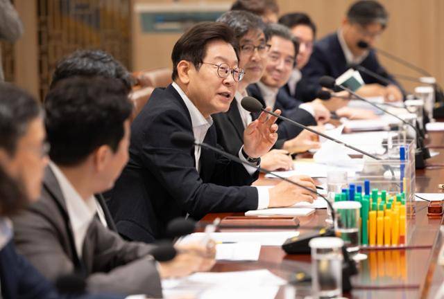 이재명 대통령이 지난 13일 서울 용산 대통령실 청사에서 열린 나라재정 절약 간담회에서 발언하고 있다. 대통령실 제공