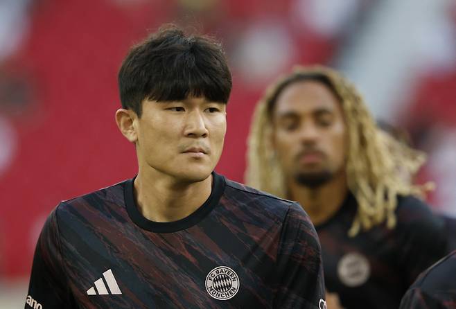 <yonhap photo-0686=""> Soccer Football - Franz Beckenbauer Supercup 2025 - VFB Stuttgart v Bayern Munich - MHPArena, Stuttgart, Germany - August 16, 2025 Bayern Munich's Kim Min-jae during the warm up before the match REUTERS/Heiko Becker/2025-08-17 03:25:29/ <저작권자 ⓒ 1980-2025 ㈜연합뉴스. 무단 전재 재배포 금지, AI 학습 및 활용 금지></yonhap>