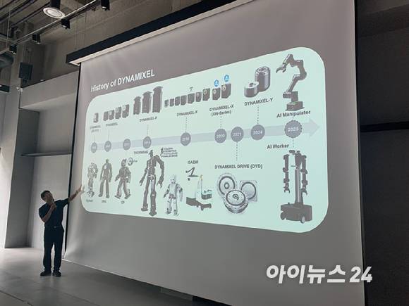 표윤석 로보티즈 이사가 지난 14일 서울 마곡 로보티즈 캠퍼스에서 개최된 '피지컬AI 워크숍'에서 발표를 진행하고 있다. [사진=이한얼 기자]