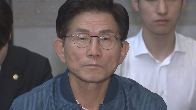 김문수 국민의힘 당대표 후보가 당사에서 특검에 맞서 농성을 이어가는 모습