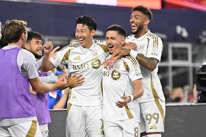 LAFC 동료들과 기뻐하는 손흥민(가운데). [로이터=연합뉴스]