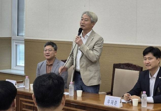 ▲ 김근식 국민의힘 최고위원 후보(송파 병 당협위원장)와 최고위원 후보인 우재준 국회의원(대구 북구 갑) 의원은 16일 강원 원주시의회에서 박정하(원주 갑) 국회의원 등 당원들이 참석한 가운데 간담회를 가졌다. 이 자리에서 김근식 후보가 발언하고 있다.