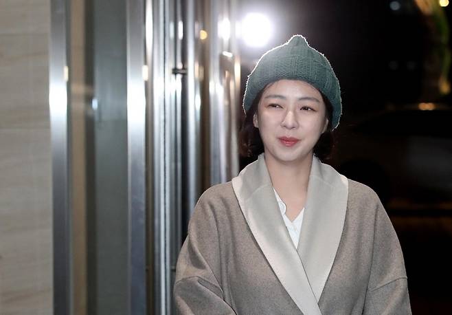 지난해 2월 2일 배현진 국민의힘 의원이 피습 사건 이후 8일 만에 공개 활동에 나선 모습. [사진출처 = 뉴스1]