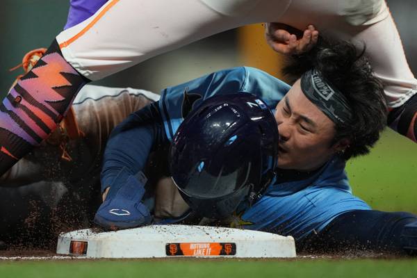 김하성은 9회초 주루 도중 상대 수비와 충돌했다. 사진= Darren Yamashita-Imagn Images= 연합뉴스 제공