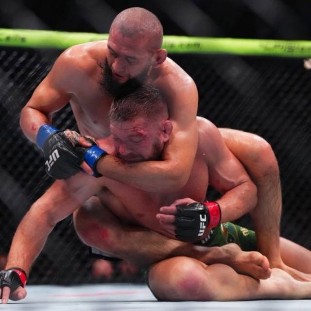 치마에프는 MMA 커리어 15전 전승, UFC 입성 후 9연승을 달렸다. 또 미들급 챔피언에 등극, 유명 선수들과 어깨를 나란히 했다. 사진=MMA 오르빗 SNS