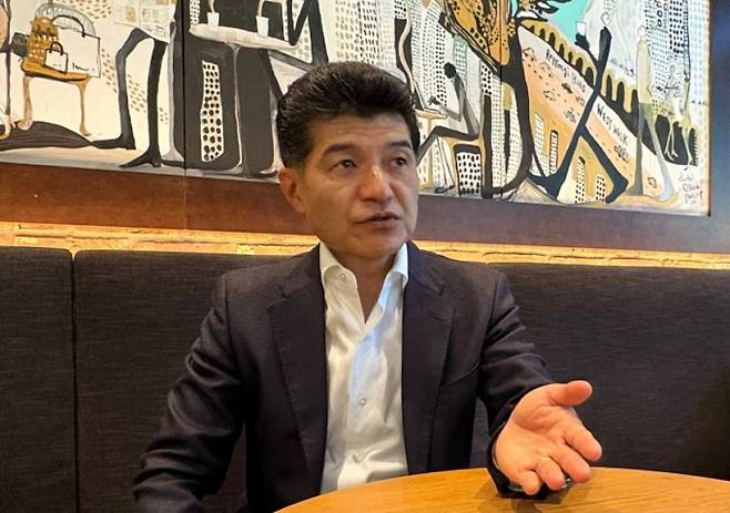 미치시타 나루시게 일본 정책연구대학원대(GRIPS) 교수가 지난 8일 일본 도쿄 인근 카페에세 머니투데이 더300(the300)과 인터뷰하고 있다. / 사진=김인한 기자