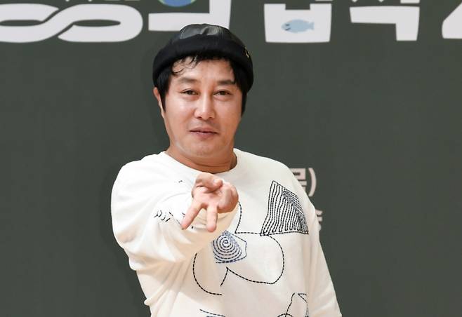 방송인 김병만이 다음달 결혼을 앞두고 전처와 양자로 입양한 딸을 파양하며 과거를 청산했다. 사진은 지난 2022년 9월 SBS 새 예능 '공생의 법칙2' 기자간담회에 참석한 코미디언 김병만. /사진=SBS 제공