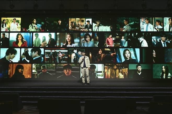 화제작 ‘애마’를 비롯해 넷플릭스가 올 하반기 선보이는 작품들을 소개하는 모습 [사진, 넷플릭스]