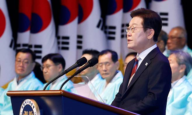 이재명 대통령이 15일 서울 세종문화회관에서 열린 80주년 광복절 경축식에서 경축사를 하고 있다. 대통령실통신사진기자단