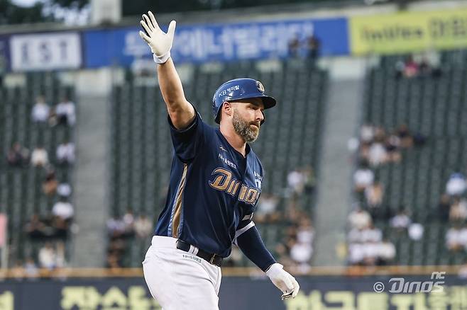 NC 데이비슨은 부상 투혼을 펼치며 이달 1일 팀에 조기 복귀했다. 그는 온전하지 않은 몸 상태에서도 홈런 행진을 이어가며 팀의 순위 경쟁에 보탬이 되고 있다. 사진제공｜NC 다이노스