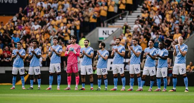 펩 과르디올라 맨체스터 시티 감독은 17일(한국시간) 끝난 울버햄턴과 EPL 개막전 원정경기에서 4-0 대승을 거둔 뒤에도 “선수단이 여전히 너무 많다”며 이적시장에서 추가 정리가 필요하다고 목소리를 높였다. 사진출처｜맨체스터 시티 페이스북