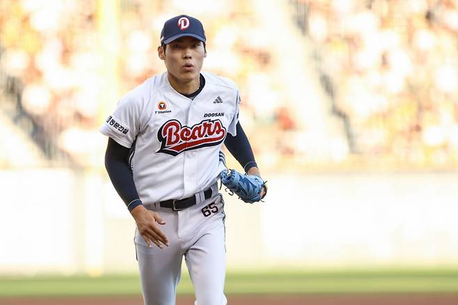 두산 베어스 신인 투수 윤태호가 16일 잠실 KIA전에서 숨을 고르고 있다. /사진=두산 베어스 제공