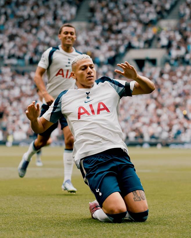 히샬리송이 16일(한국시간) 영국 런던의 토트넘 홋스퍼 스타디움에서 열린 2025~2026시즌 EPL 1라운드 번리와 경기에서 득점 후 세리머니하고 있다. /사진=토트넘 홋스퍼 공식 사회관계망서비스(SNS)