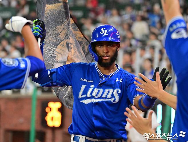 삼성 라이온즈 외국인 타자 르윈 디아즈가 17일 부산 사직야구장에서 열린 2025 신한 SOL Bank KBO리그 롯데 자이언츠와의 팀 간 13차전에서 시즌 38호 홈런을 기록했다. 사진 엑스포츠뉴스 DB