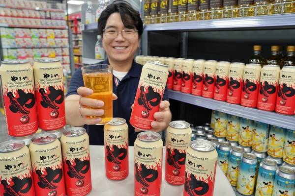 ‘야마야 스파이시 토마토 하이볼’을 홍보하는 모습. /롯데마트·슈퍼 제공
