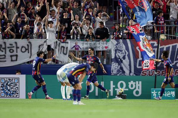수원FC 싸박이 16일 수원종합운동장에서 열린 울산과의 하나은행 K리그1 2025 26라운드 홈경기에서 득점 후 기뻐하고 있다. 2025.8.16 /한국프로축구연맹 제공