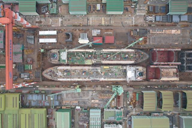 삼성중공업 거제조선소 3독에서 LNG 운반선 건조가 한창이다. 부산일보DB