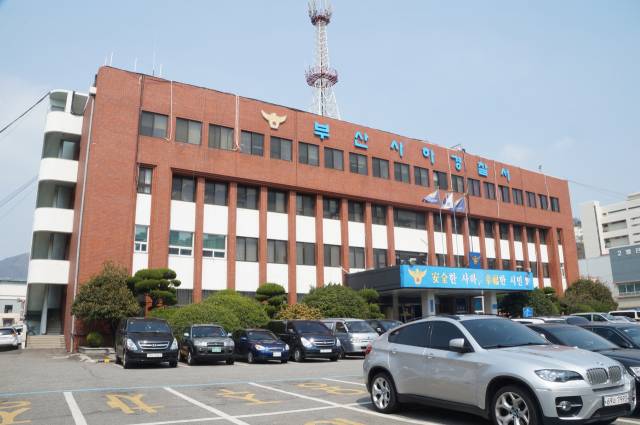 부산 사하경찰서 청사 건물 전경. 부산일보DB