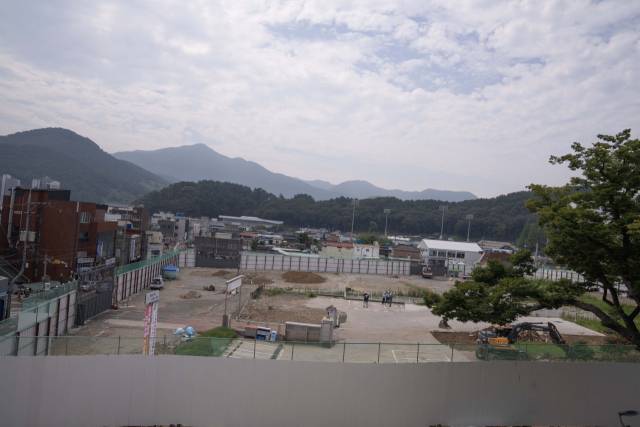 18일 남해군 신청사 공사 현장 모습. 현장 주변으로 가설울타리 설치가 마무리됐다. 남해군 제공