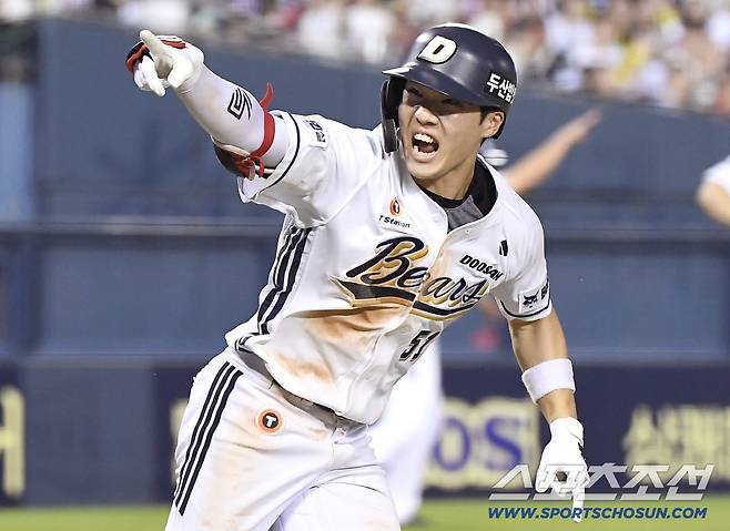 8회말 2사 만루. 역전 2타점 적시타를 친 조수행