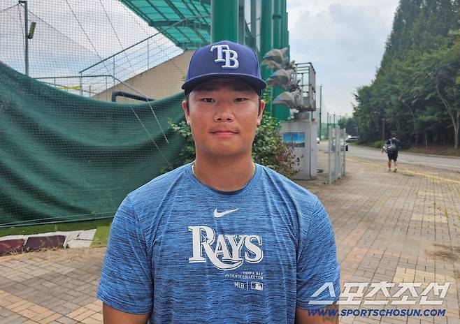 18일 고양 국가대표 야구훈련장에서 진행한 2026 KBO 신인드래프트 트라이아웃을 마친 뒤 인터뷰에 임한 신우열. 고양=이종서 기자