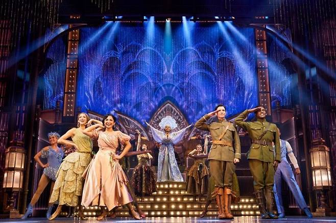 뮤지컬 '위대한 개츠비'의 화려한 파티 장면  [사진 제공= 오디컴퍼니]