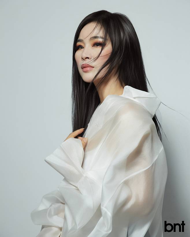 블라우스는 갸즈드랑 제품.