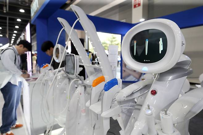 2024년 4월 서울 서초구 양재 aT센터에서 열린 '2024 미용의료기기 박람회'에 미용의료기기가 진열돼 있다. /뉴스1