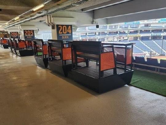 한화이글스가 홈구장 대전한화생명볼파크의 장애인 전용석을 카펫으로 가리고 특별석을 만들어 좌석을 판매해 논란이 확산되고 있다. 대전시 제공