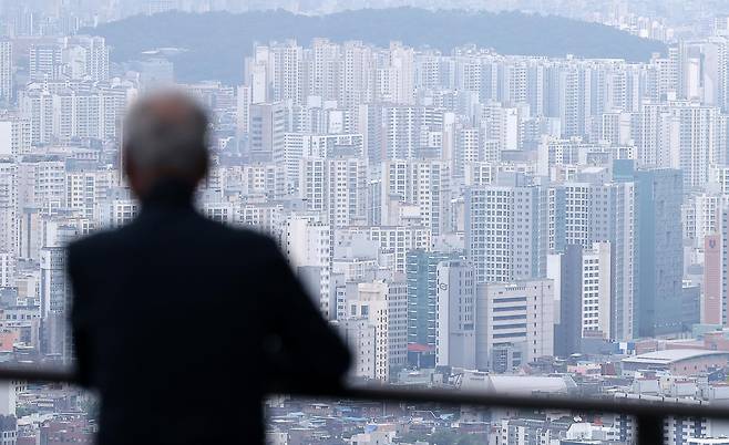 서서울 남산에서 바라본 아파트 단지 모습. 2025.8.14. 뉴스1