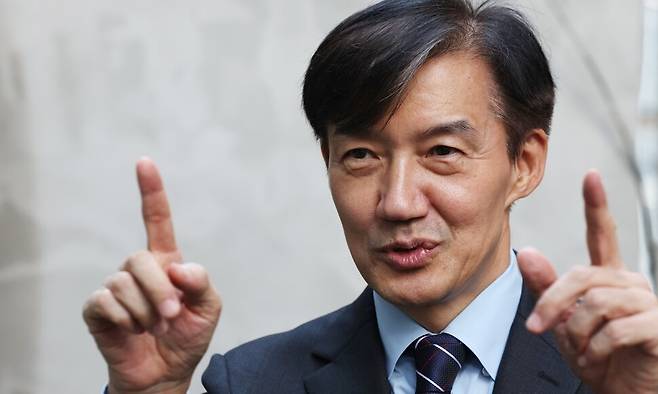 15일 오후 조국 전 조국혁신당 대표가 서울 관악구 봉천동의 공유 카페에서 한겨레와 인터뷰를 하고 있다. 수감 전에 비해 약간 수척한 모습이었지만 표정은 밝았다. 류우종 기자 wjryu@hani.co.kr