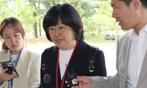 유재은 전 국방부 법무관리관이 지난해 4월 경기도 과천시 정부과천청사 고위공직자범죄수사처에 출석하고 있다. 연합뉴스