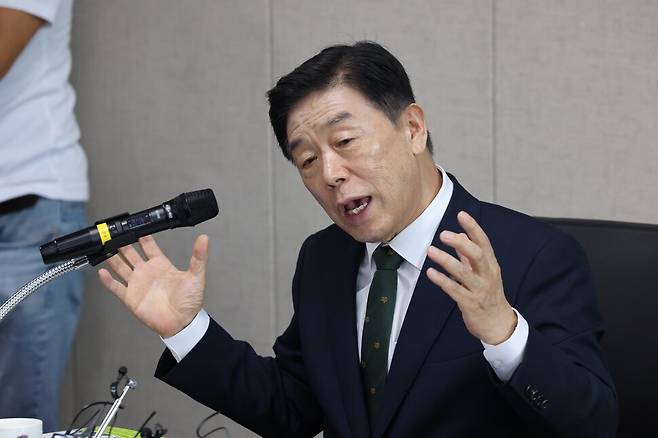 김형석 독립기념관장이 지난해 8월12일 오후 서울 용산구 서울지방보훈청에서 자신의 뉴라이트 성향 논란과 관련한 해명 기자회견을 열어 이야기하고 있다. 한겨레 자료사진