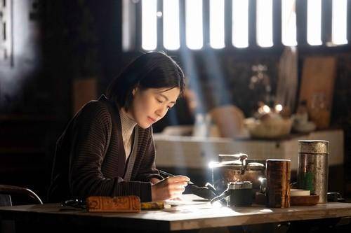배우 심은경 주연의 일본 영화 '여행과 나날'의 한 장면. 엣나인필름 제공