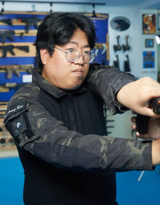 김대영 대표와 함께 소중 학생기자단을 지도해 준 김성후 사범.