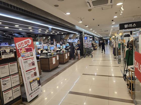아카데미스위트 단지 지하에 있는 상가. 지하상가와 지상상가 모두 라성건설이 보유하고 있다. 함종선기자