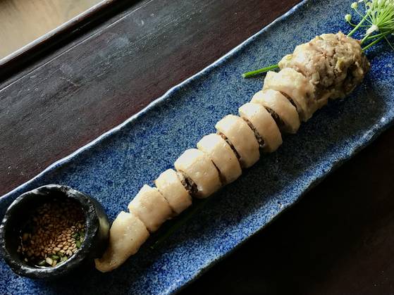 보성 선씨 18대 손인 영홍공 종가에서 차려내던 책거리상 음식 중 가장 귀한 음식으로 꼽혔던 ‘민어부레순대’. [사진 박상현]