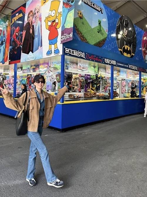 배우 정려원이 호주 퀸즐랜드에서 근황을 전하며 세련된 청청 패션을 뽐냈다. 사진=정려원 SNS