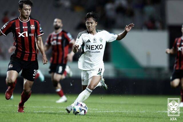 FC서울과의 8강전에서 돌파를 시도하는 이승우./대한축구협회