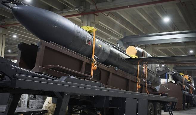 우크라이나의 신형 장거리 순항미사일 플라밍고가 모처에서 생산되고 있다. AP 연합뉴스