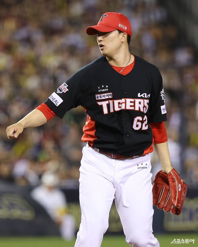 KIA 마무리 정해영이 16일 잠실구장에서 열린 두산과 원정경기 9회말 구원등판해 투구를 준비하고 있다. 사진제공｜KIA 타이거즈