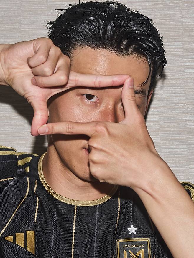 손흥민의 영향력은 미국 무대에서도 대단하다. LAFC에 입단하자마자 미국 현지에서 엄청난 유니폼 판매량을 찍고 있고, MLB 인기 구단 LA 다저스 시구자로도 낙점 받았다. 그의 홈경기 데뷔전이 유력한 다음달 1일 샌디에이고전 티켓 값도 7~8배나 폭등했다. 사진출처｜LAFC 페이스북