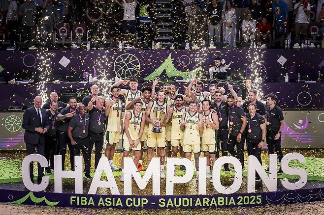 우승에 기뻐하는 호주 선수들 [FIBA 제공. 재판매 및 DB 금지]