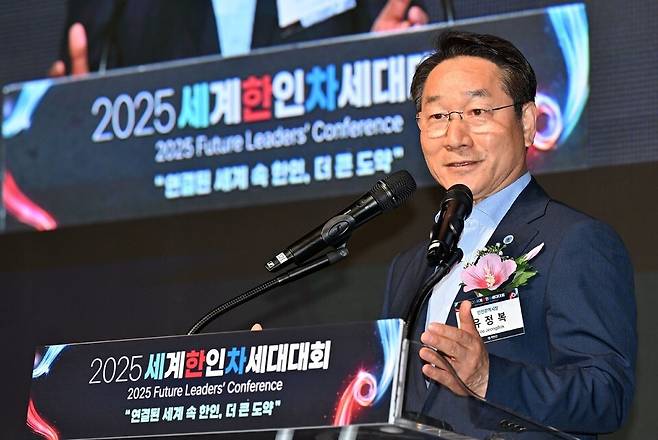 ▲&nbsp;유정복 인천시장이 지난 5월27일 연수구 송도컨벤시아에서 열린 '2025 세계한인차세대대회'에서 인사말을 하고 있다. /사진제공=인천시