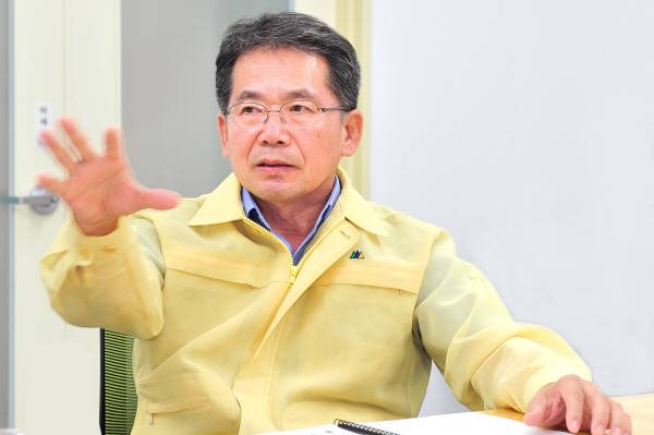 김진열 군위군수(군위문화관광재단 이사장).