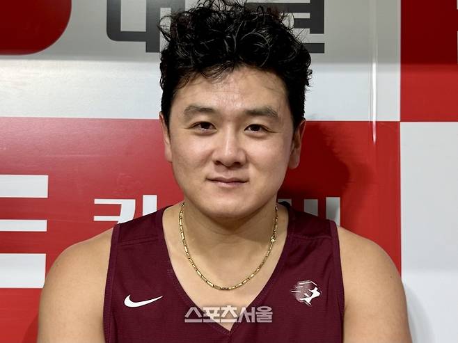최주환이 인터뷰에 임하고 있다. 고척 | 박연준 기자 duswns0628@sportsseoul.com